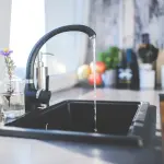 Ridurre il consumo di acqua in casa: strategie e consigli pratici